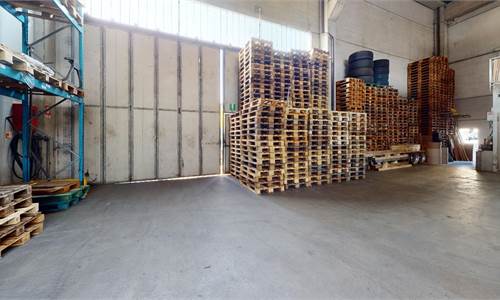 Asti Capannone di 726 mq con area esterna di 9000 